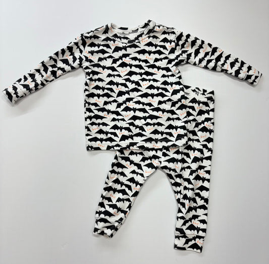 Seller 189 6-12m Old Navy Bat Pajamas EUC