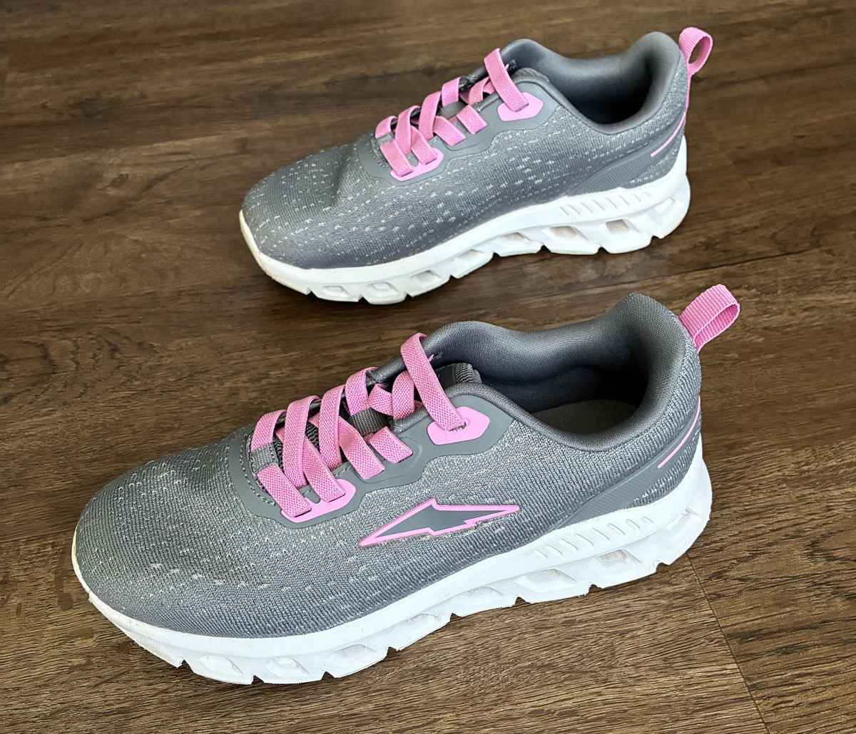 #126 VGUC Avia Gray & Pink Slip On Sneakers Girls 3