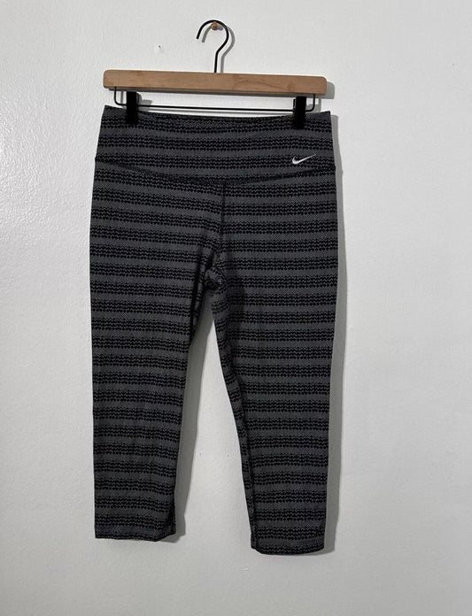 #111 Women’s Nike Spotted Striped Black & White Dri-Fit Capri Athletic Legging Medium
