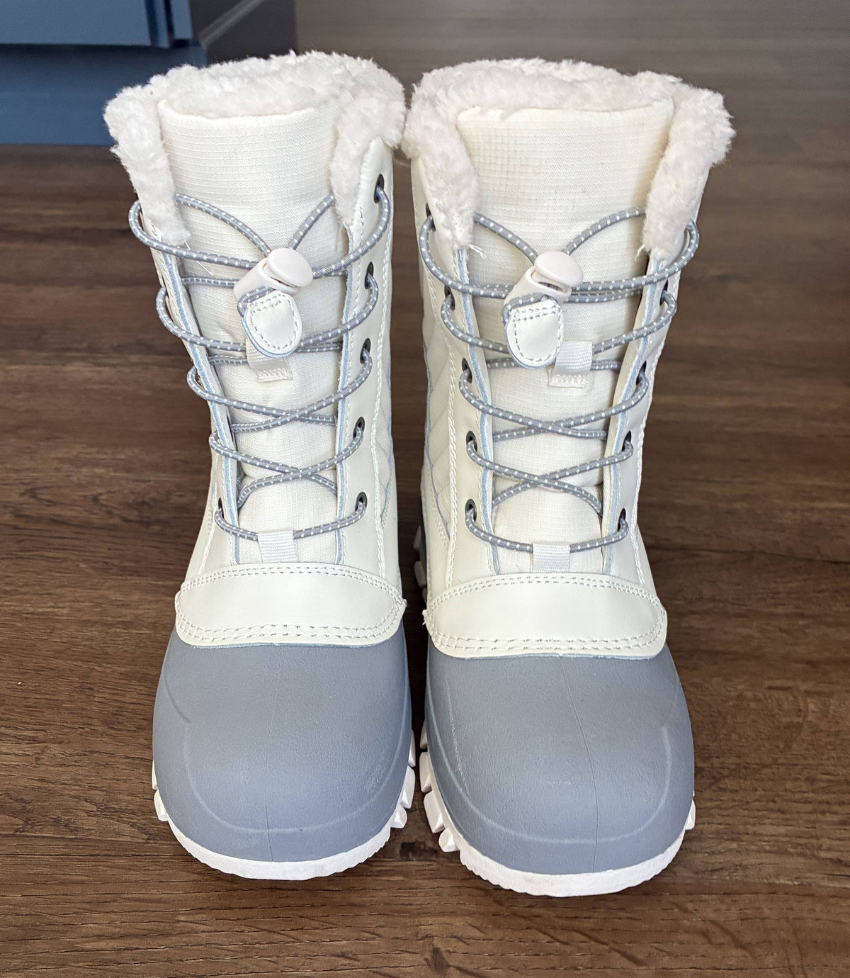 #126 EUC All in Motion White & Gray Thermolite Snow Boots Girls 2