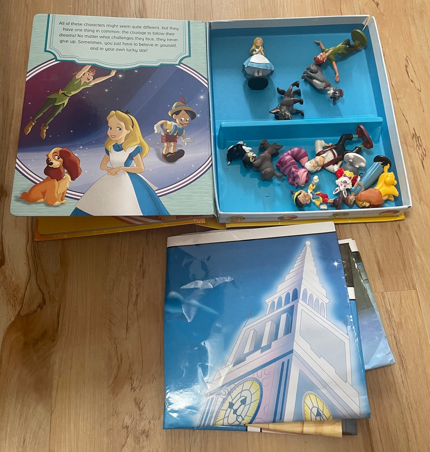 Seller 202 - My busy book - Disney book with characters