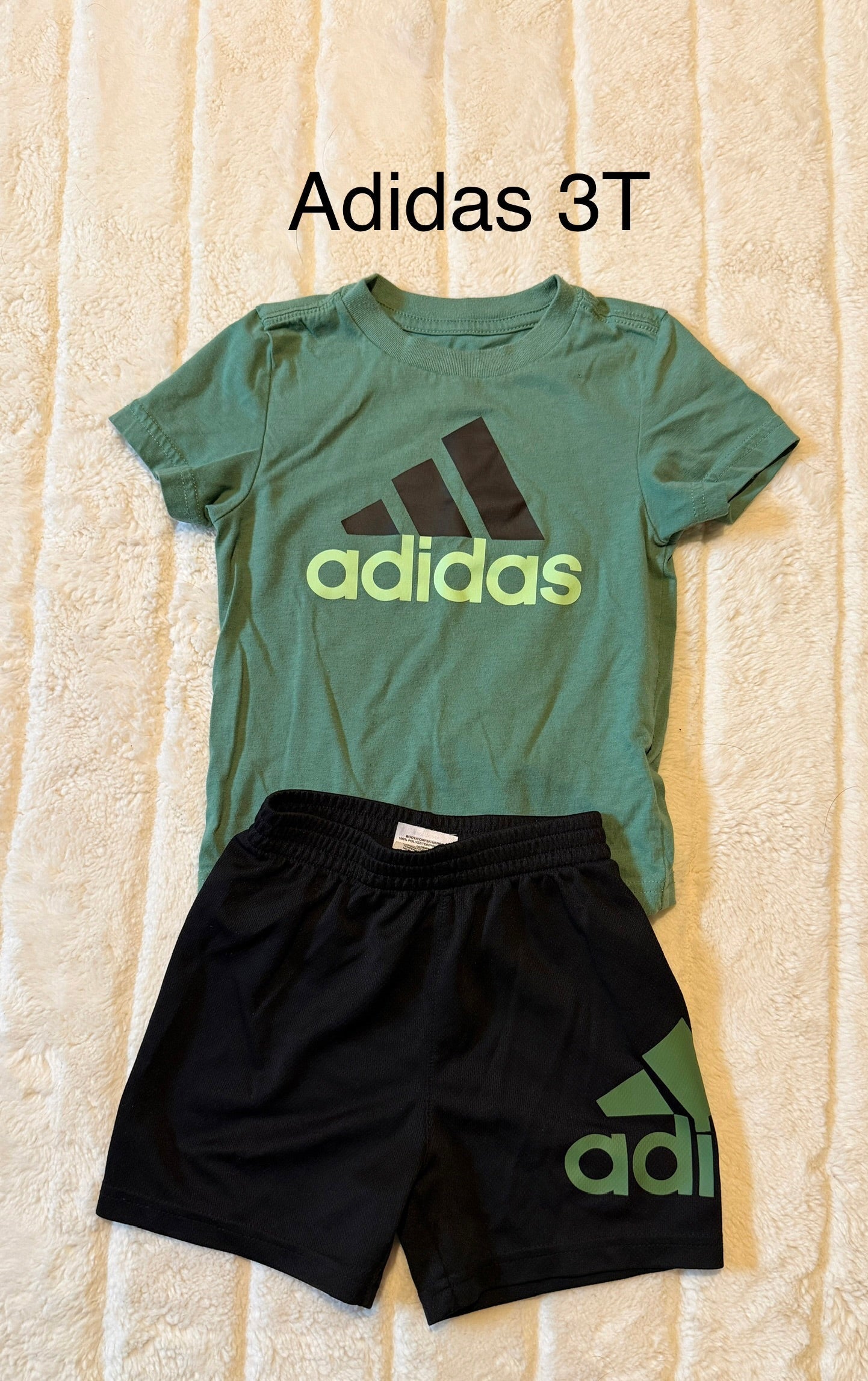#56 REDUCED adidas set size 3T