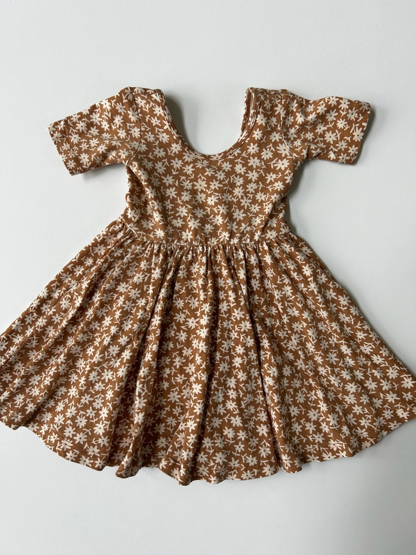 Seller #105 - 2T Girls Tan/Camel Floral Alice and Ames Short Sleeve Dress - See description please