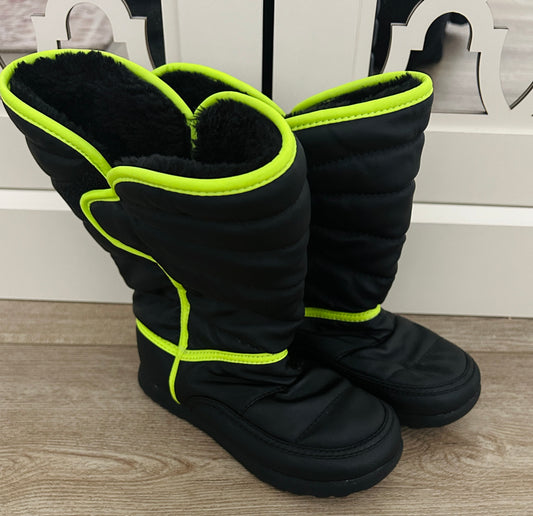 #15 12Y NWOT Snow Boots