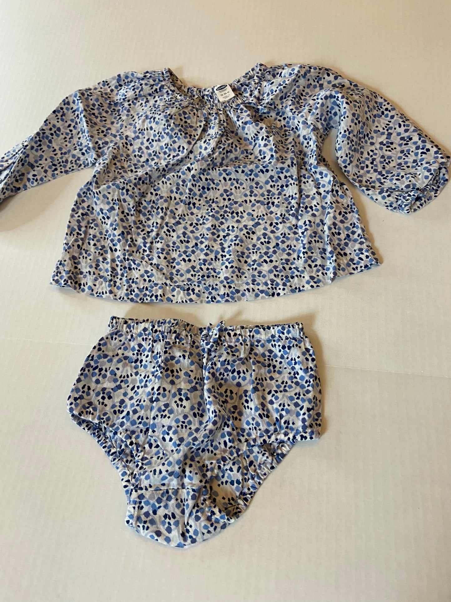 Girls 18-24 mos Old Navy top and bloomers
