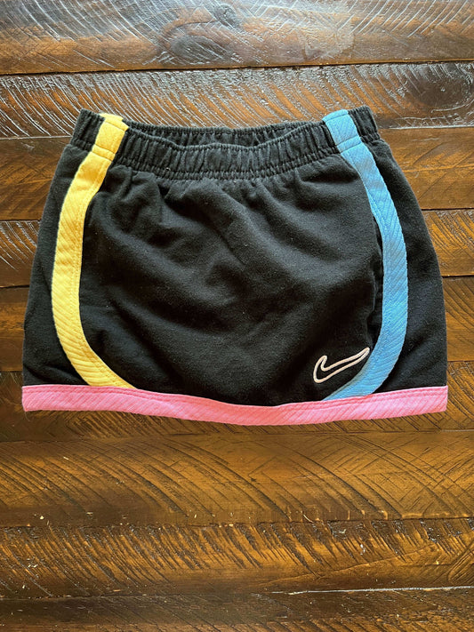 134 Nike Girls black skorts Size 4/5