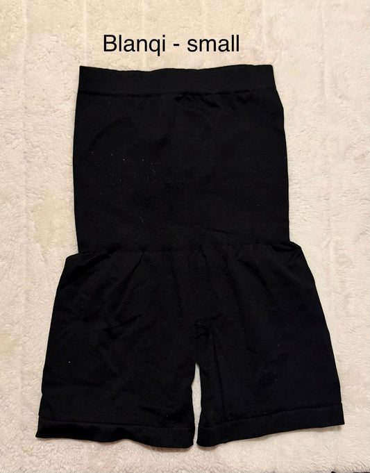 #56 REDUCED Blanqi maternity belly support biker shorts women’s size small