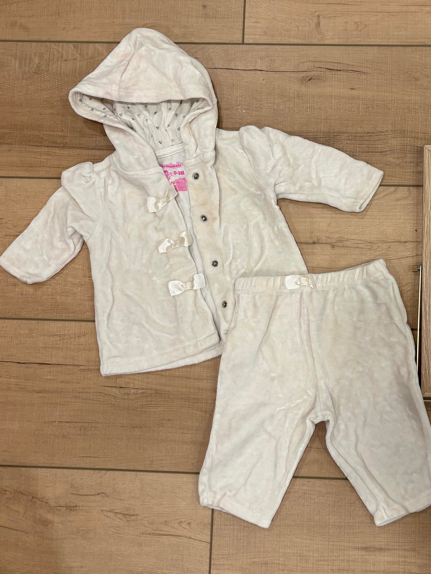 #37 Garanimals 0-3M Girls Ivory Matching Set 0-3M