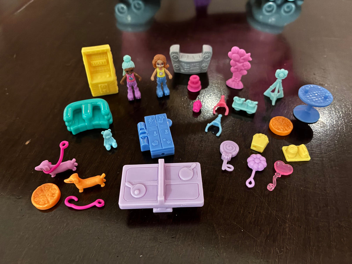 #126 Polly Pocket Puppy Party Playset