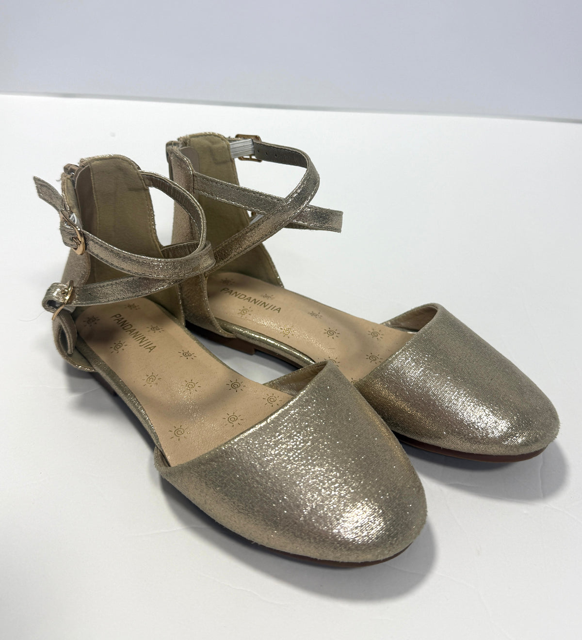 155 Girls Metalic Gold Dress Flats Size 1 EUC (zip up the back for easy on and off)