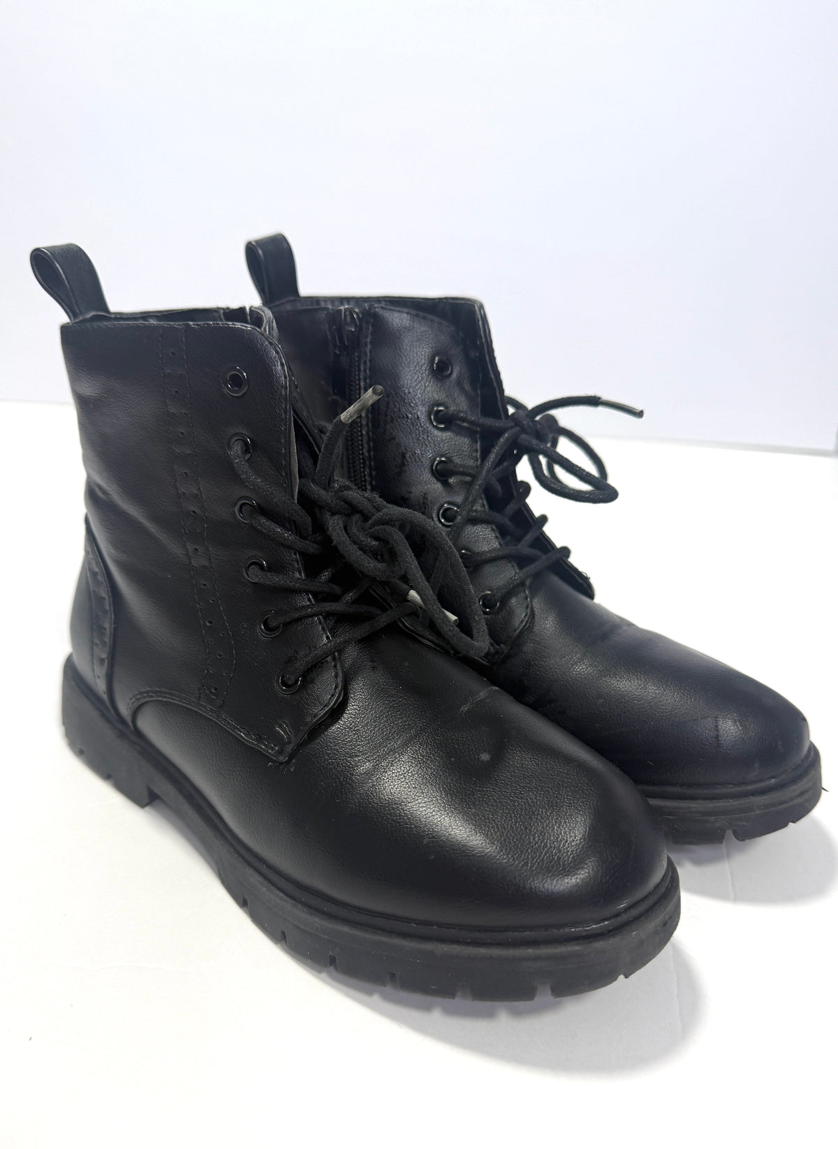 155 Girls Size 2 Black boots VGUC