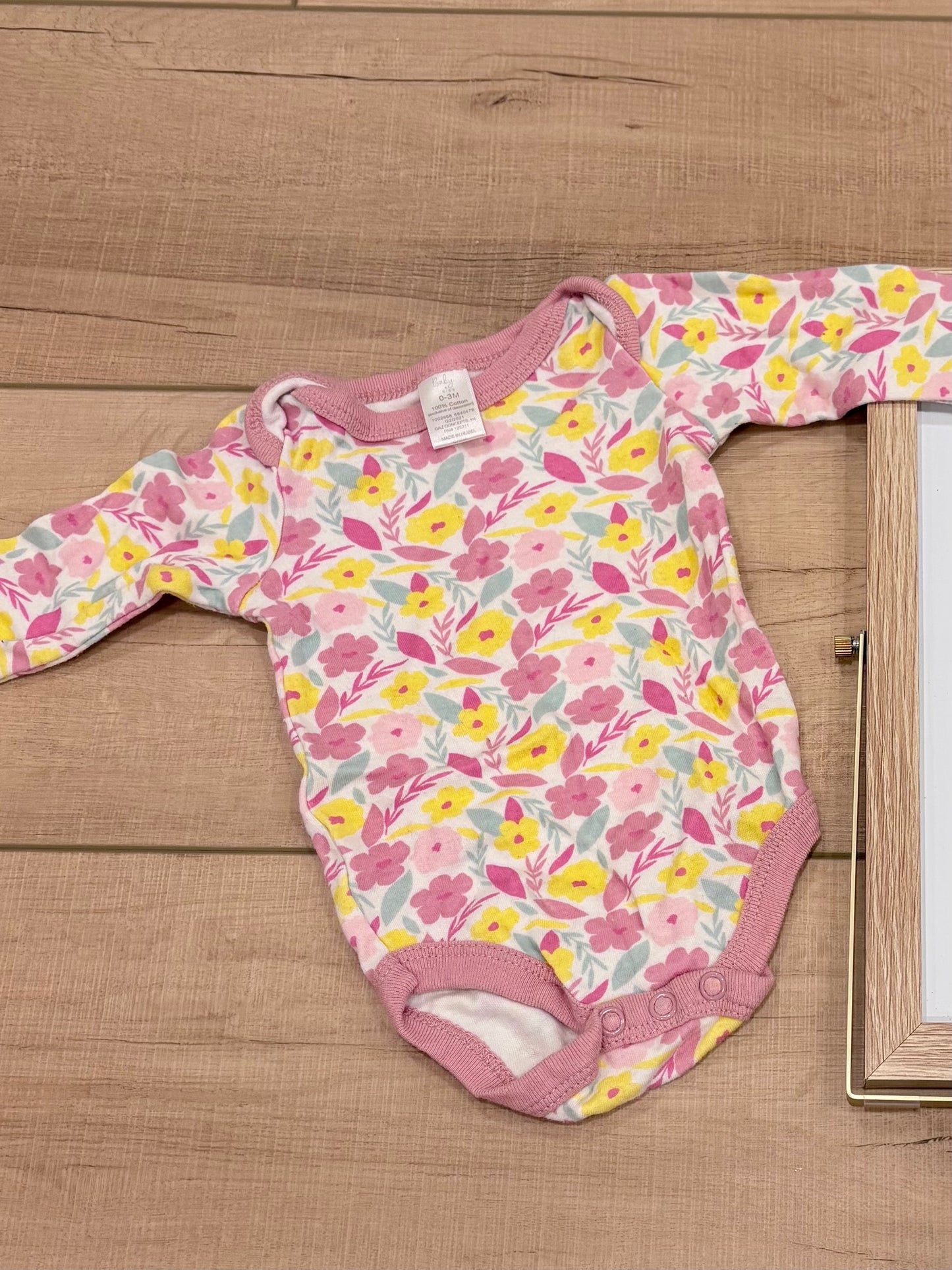 #37 0-3M Girls Floral Long Sleeve Onesie Bodysuit