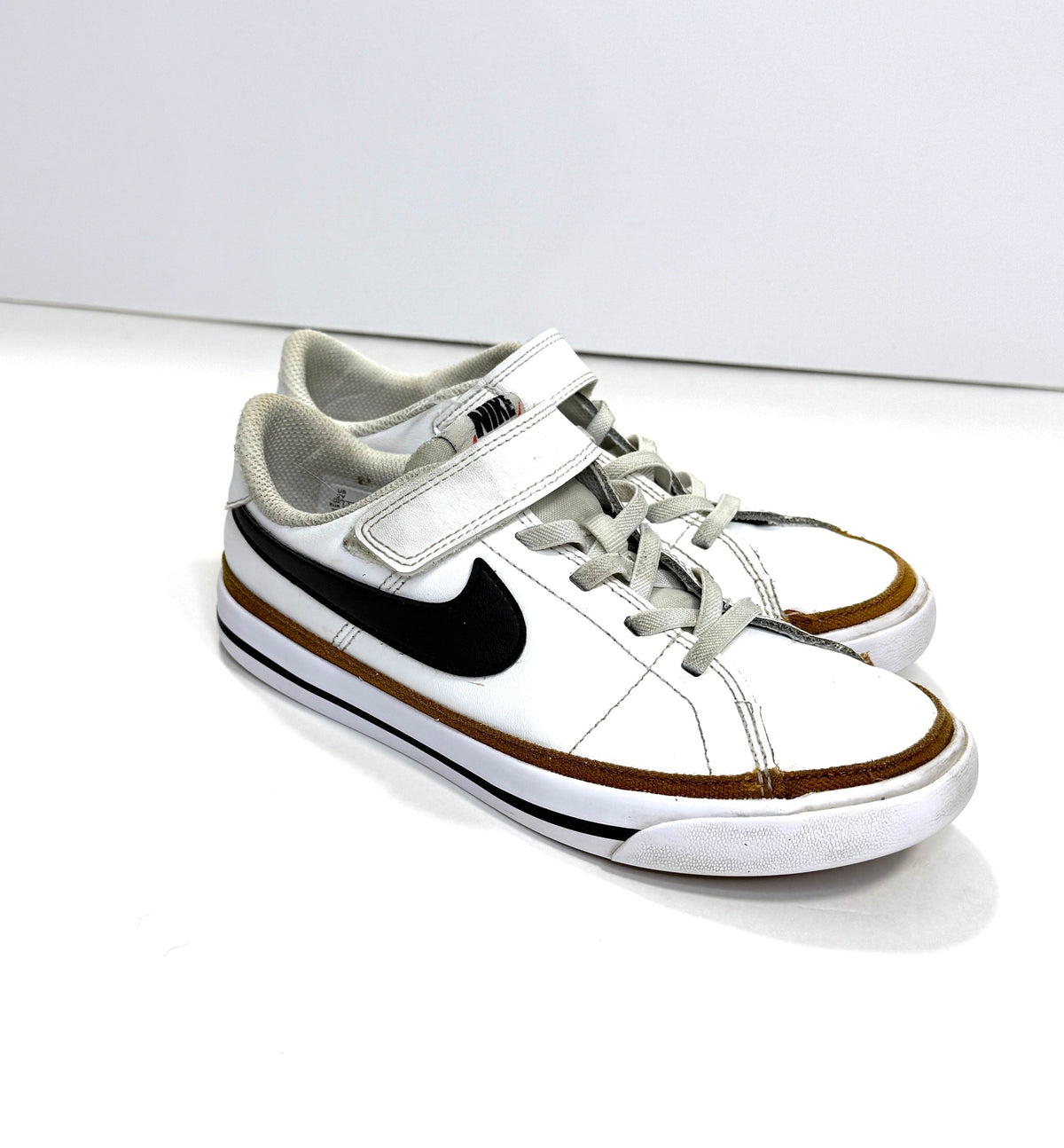 155 Nike Court Legacy Size Youth 2