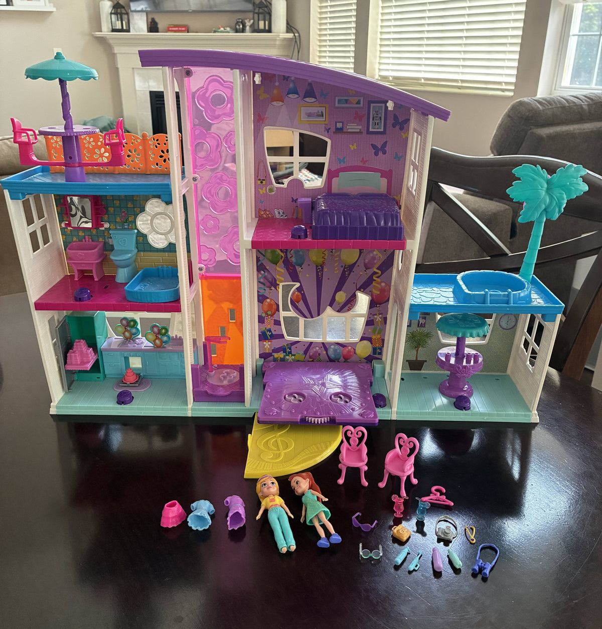 #126 Polly Pocket Poppin' Party Pad Playset