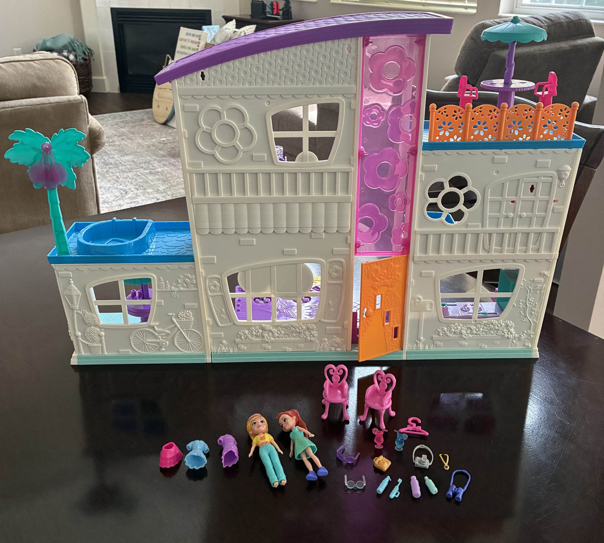 #126 Polly Pocket Poppin' Party Pad Playset