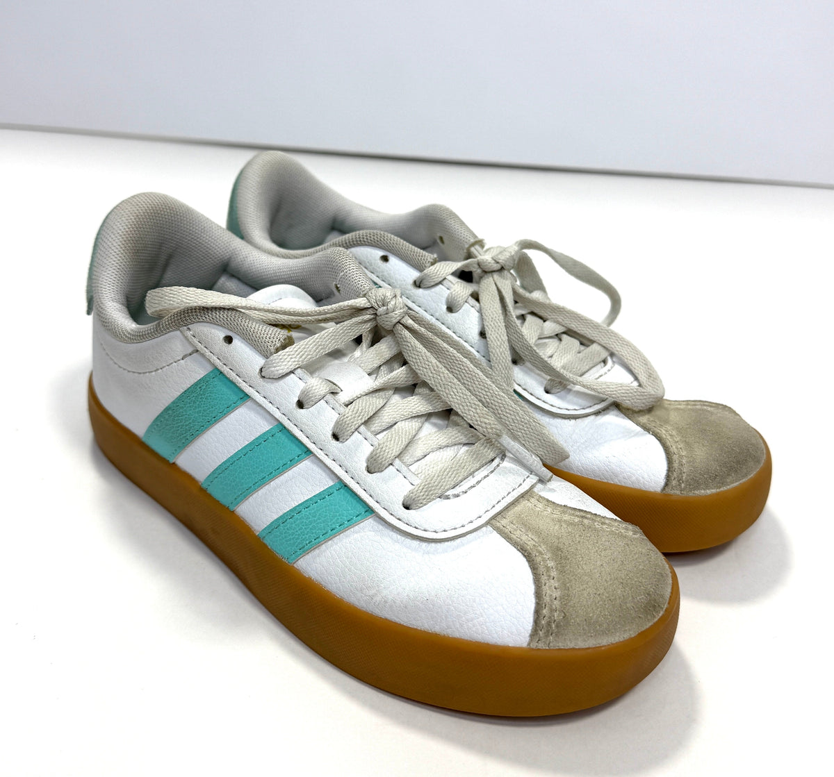 155 Girls Adidas Court Size 2