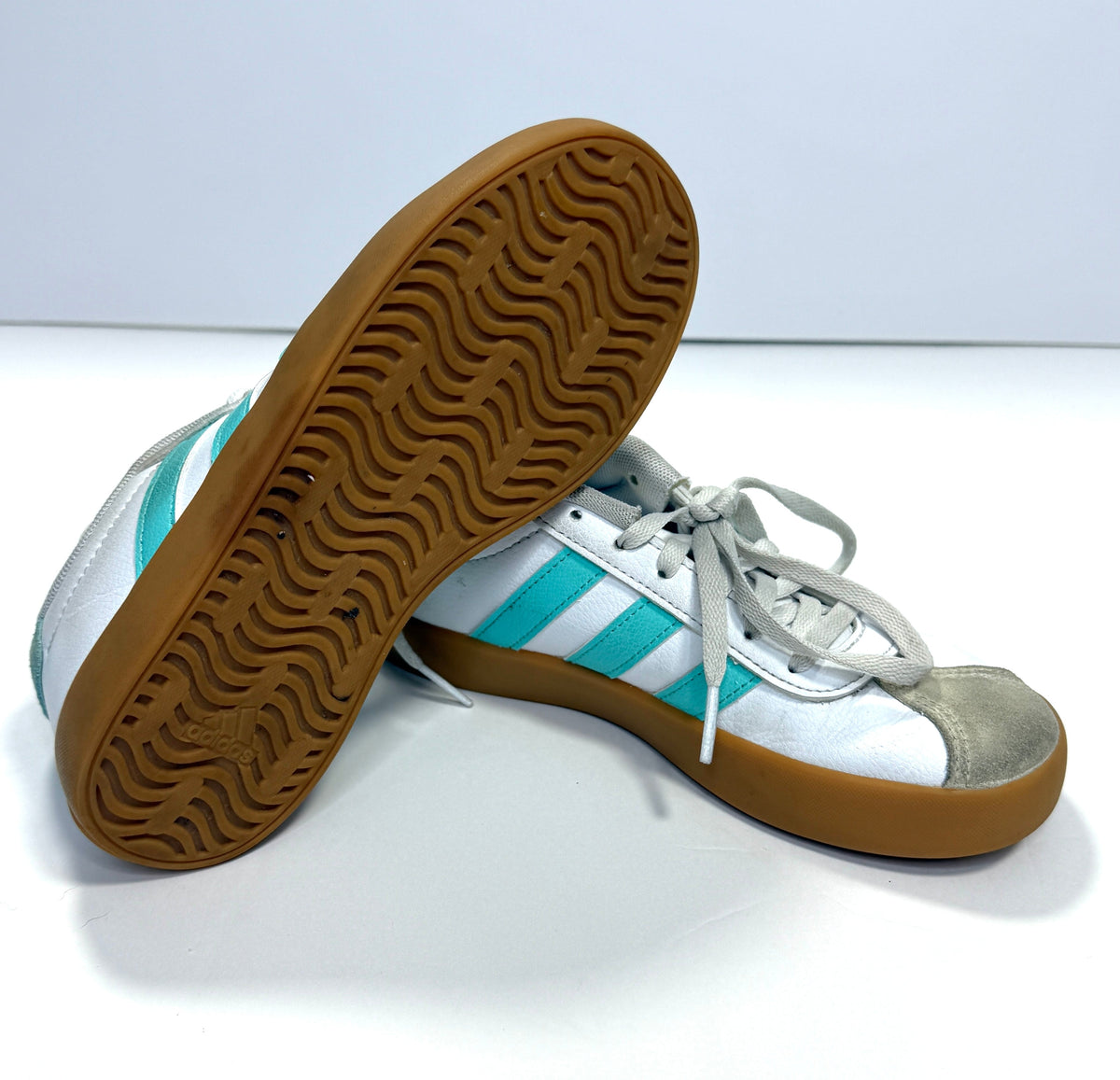 155 Girls Adidas Court Size 2