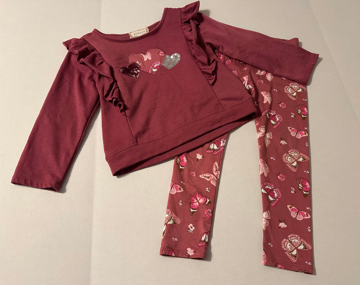 #160 Girls size 5 Btween 2 piece sweatshirt and really soft leggings