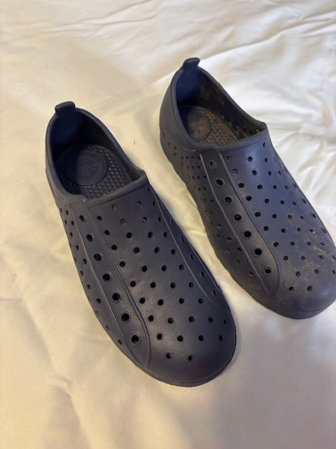 #210 Boy shoes size 13