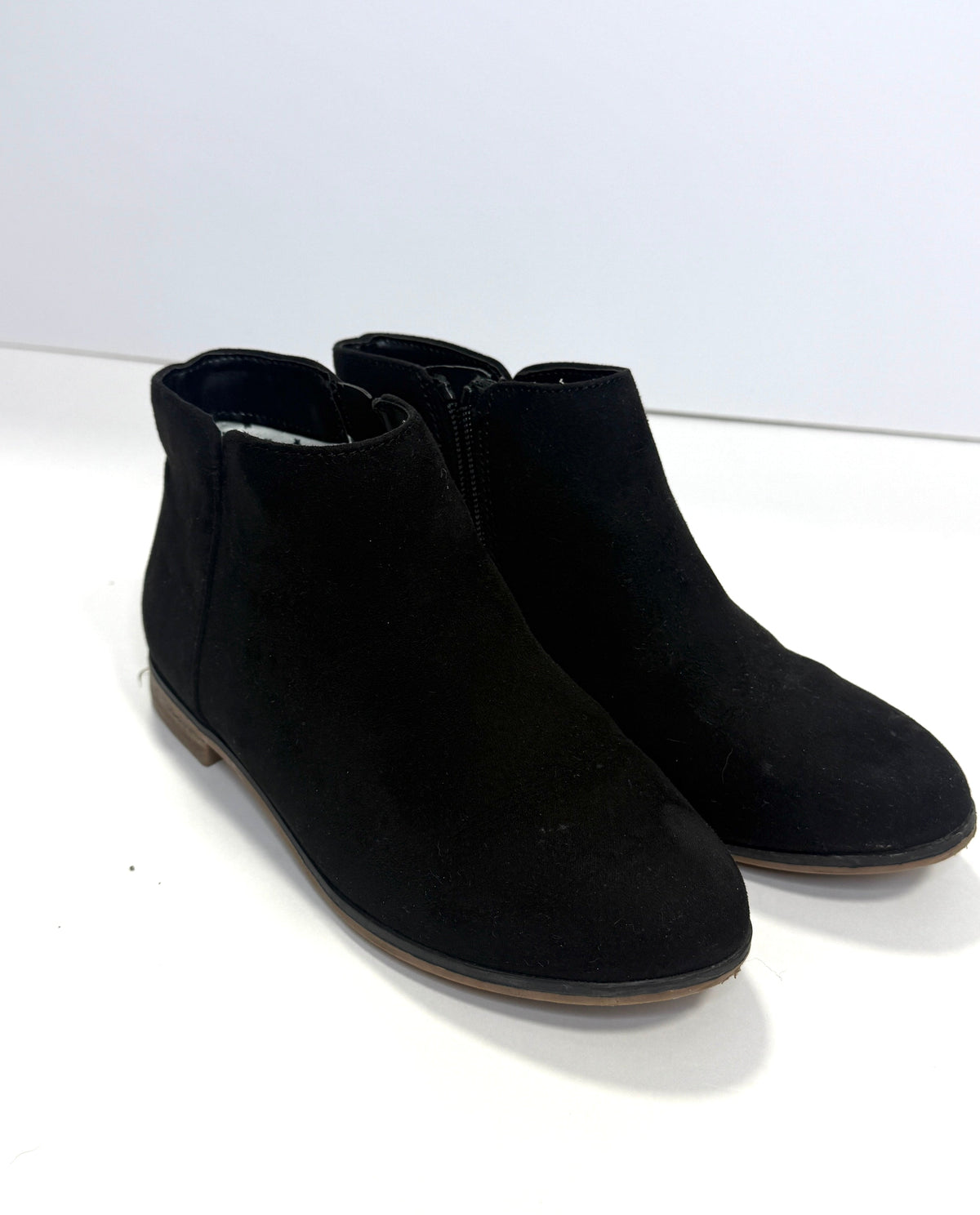 155 Girls Cat and Jack Size 2 Black Suade Ankle Booties