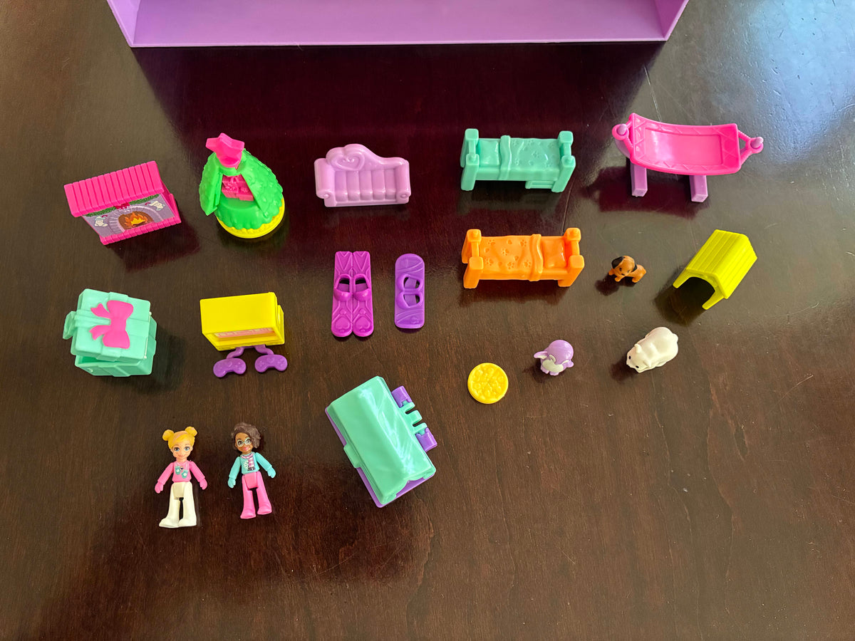 #126 Polly Pocket Winter House Playset