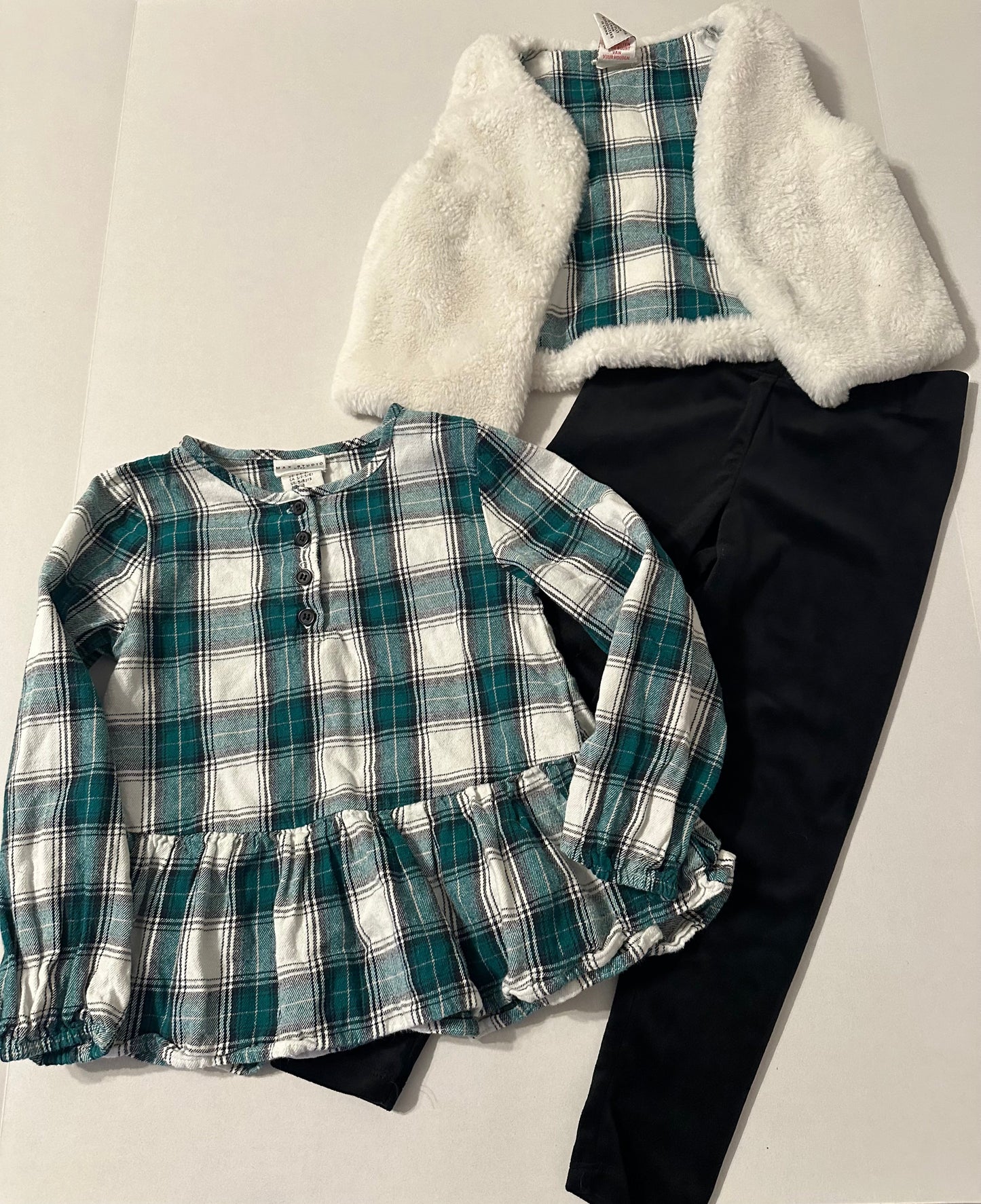 #160 Girls size S (5/6)-fits closer to a 5- Max Studio 3 piece outfit with super soft vest and velour pants