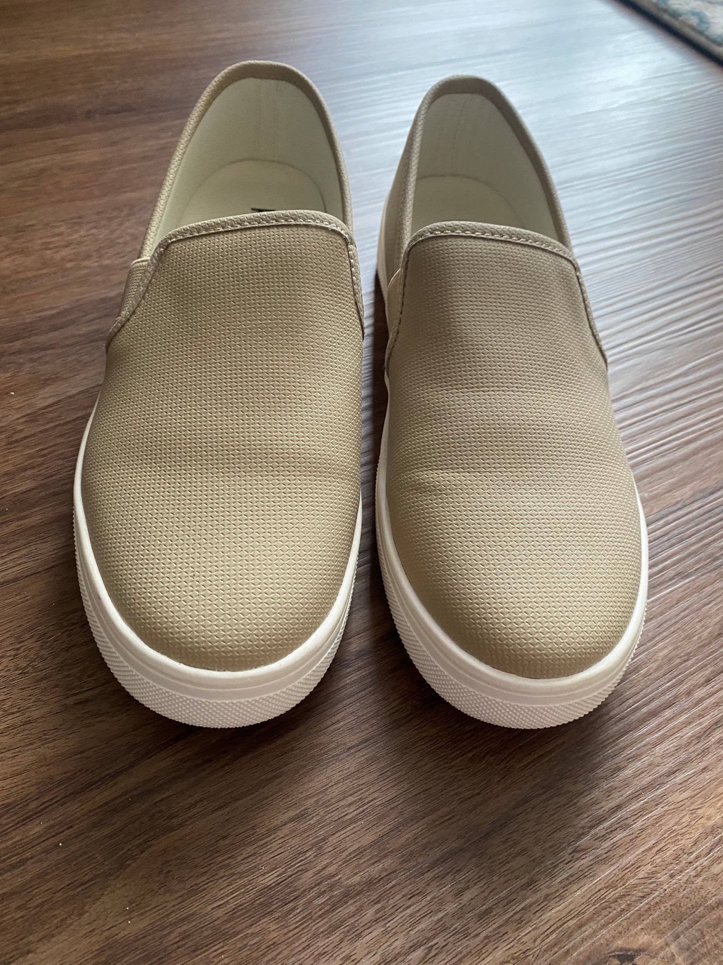 Seller 64 women's Kensie size 8.5 slip on shoes