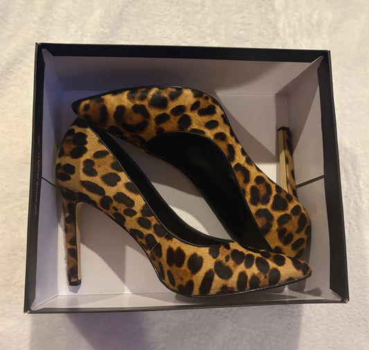 Seller # 80 - Women's size 9 Nine West animal print heels