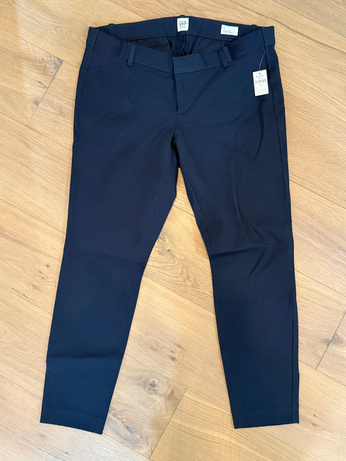 #21 • Maternity • Gap • 12 • NWT