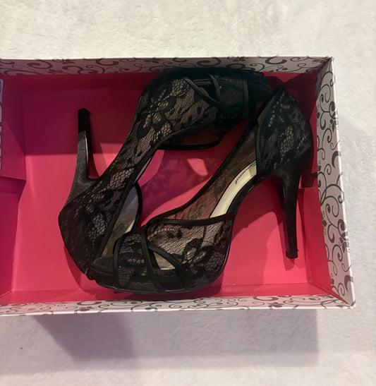 Seller # 80 - Women's shoes size 8.5 Lulu Townsend lace pumps *Reduced*