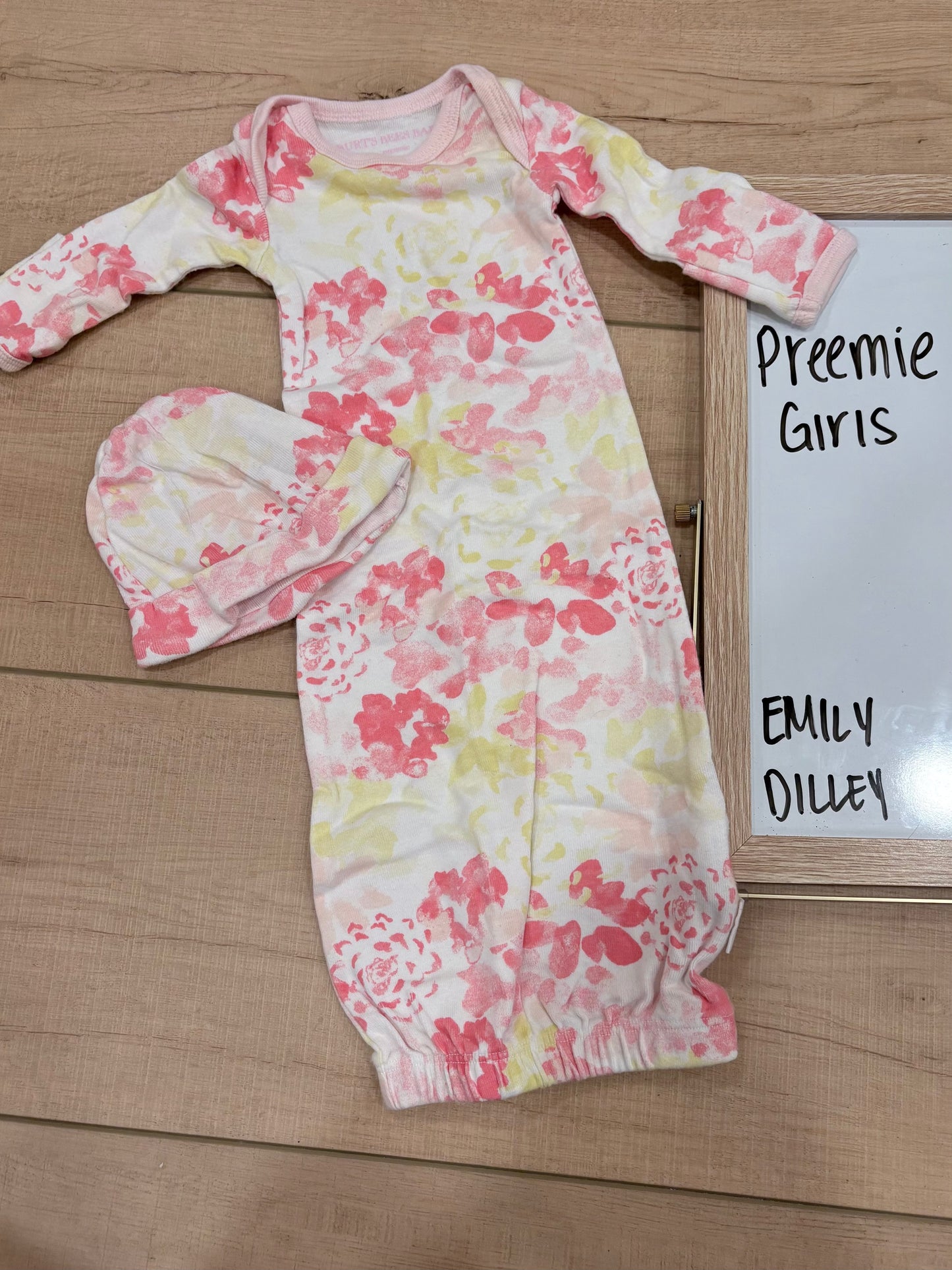 #37 NWOT Preemie Girls Burt's Bees Baby Sleep Gown with Elastic End and Matching Hat
