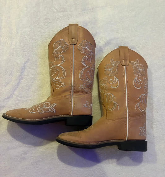 Seller # 80 - Girls size 4.0 D light pink/beige cowboy boots