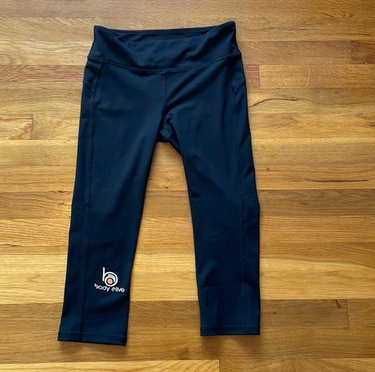 #116 Body Alive Alo black crop leggings small