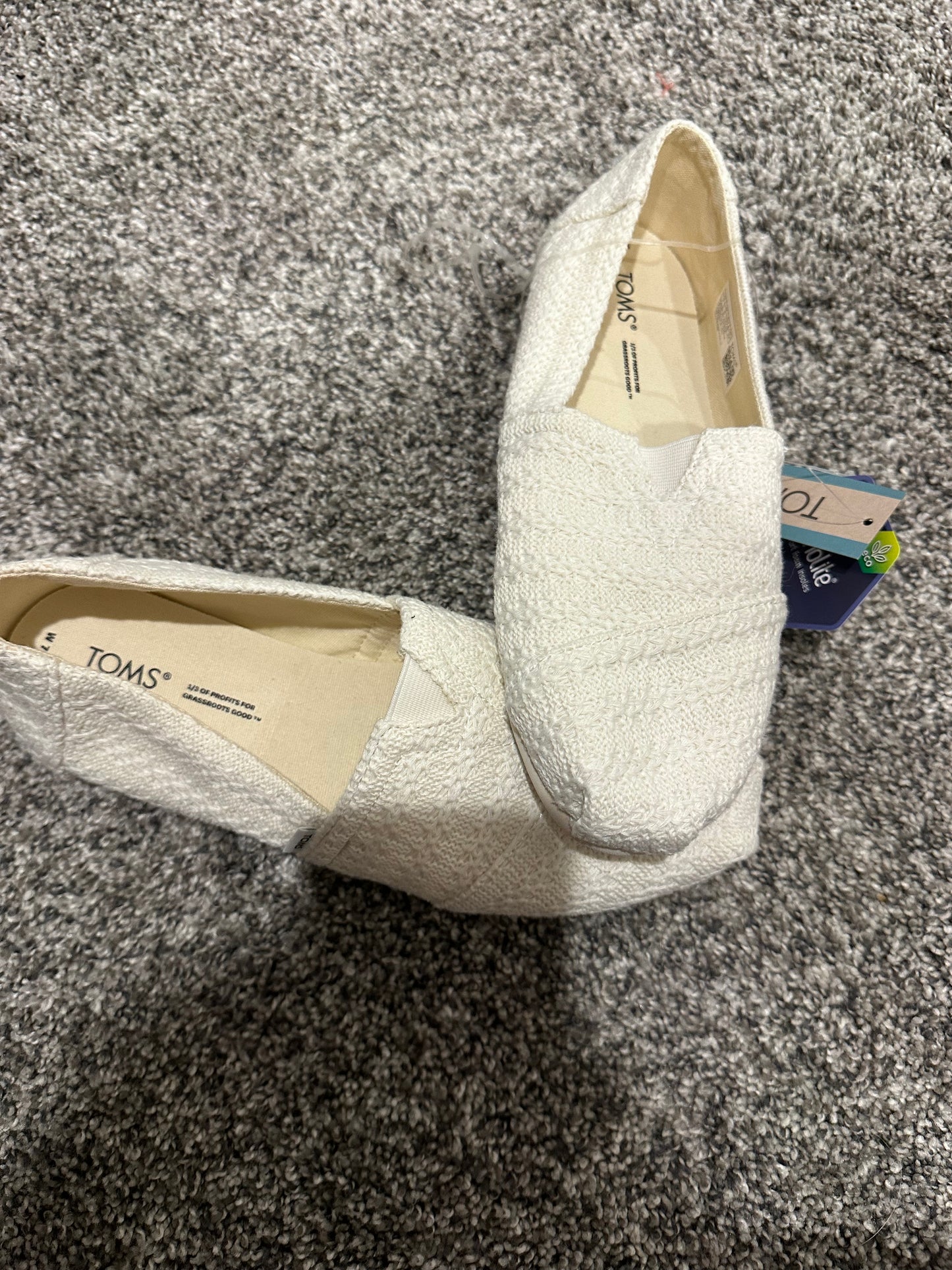 #81b Toms alpargata- cream color- new womens size 7