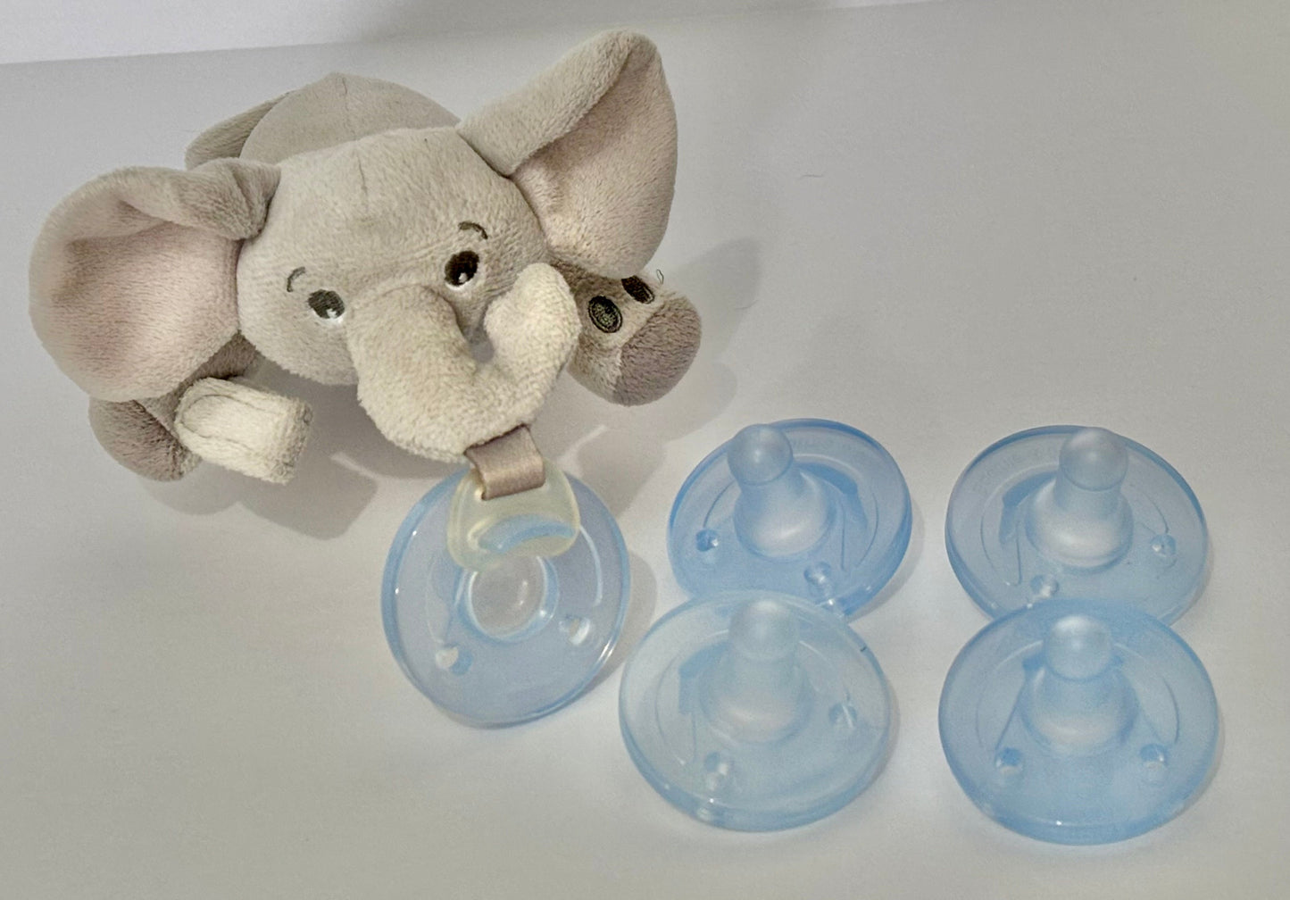 #132 - REDUCED - Bundle of Philips Avent: Elephant Soothie Snuggle Pacifier Holder + 5 Soothie 0-3M Pacifiers - NWOT