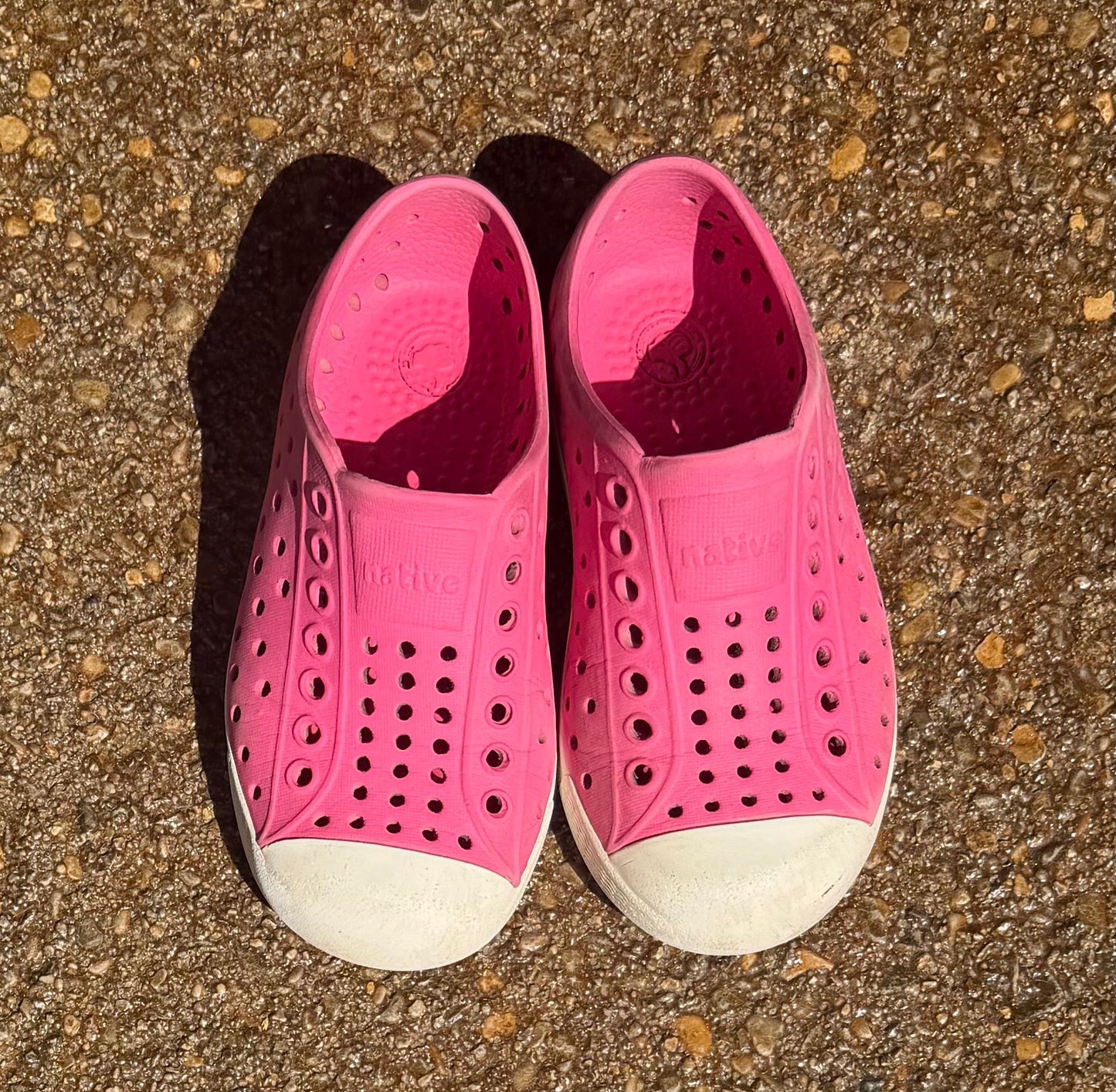 #28 REDUCED Hot Pink Natives- Girls Size C8