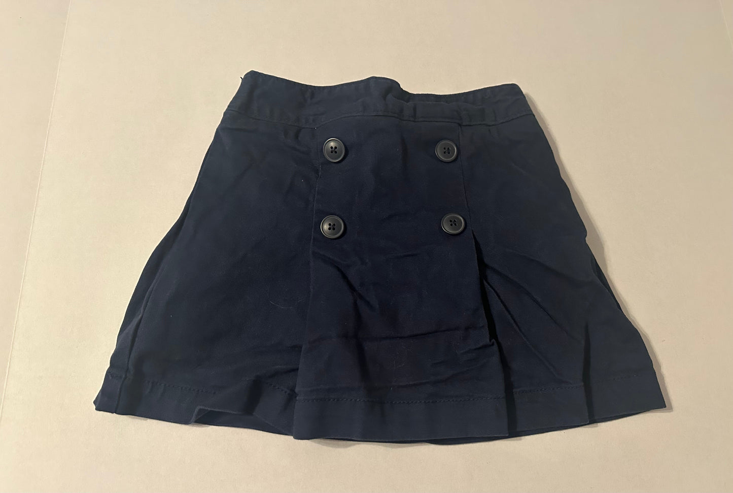 #160 Girls size S (6/7) - runs more like size 5 - Old Navy school uniform navy blue skort (1 of 2)