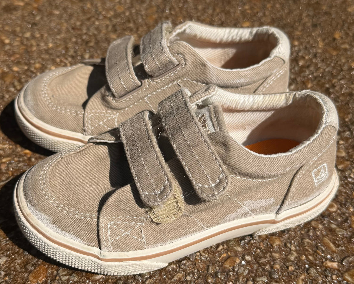 #75 Sperry Boys Shoes, Size 7.5