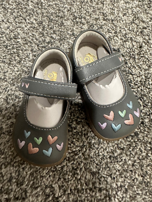 #81b See Kai Run girls size 4 toddler heart shoes- new