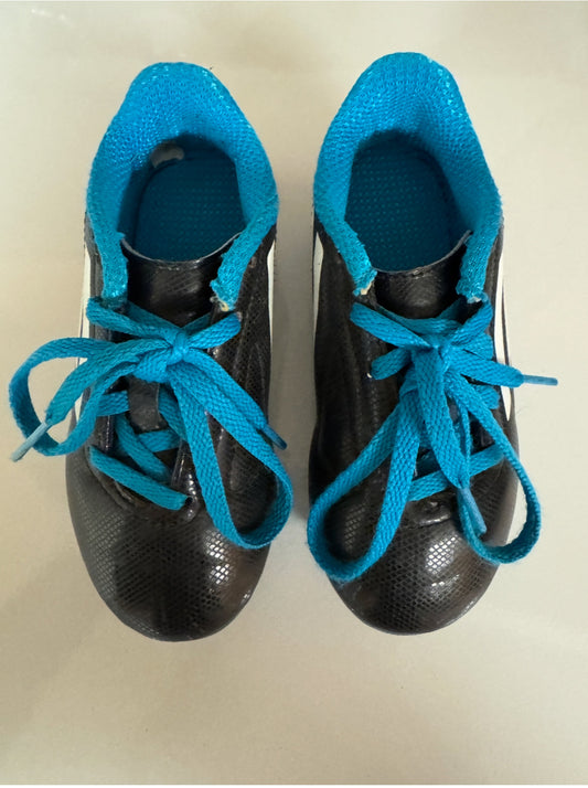REDUCED # 92 Boys or girls 10.5 soccer shoes cleats like new