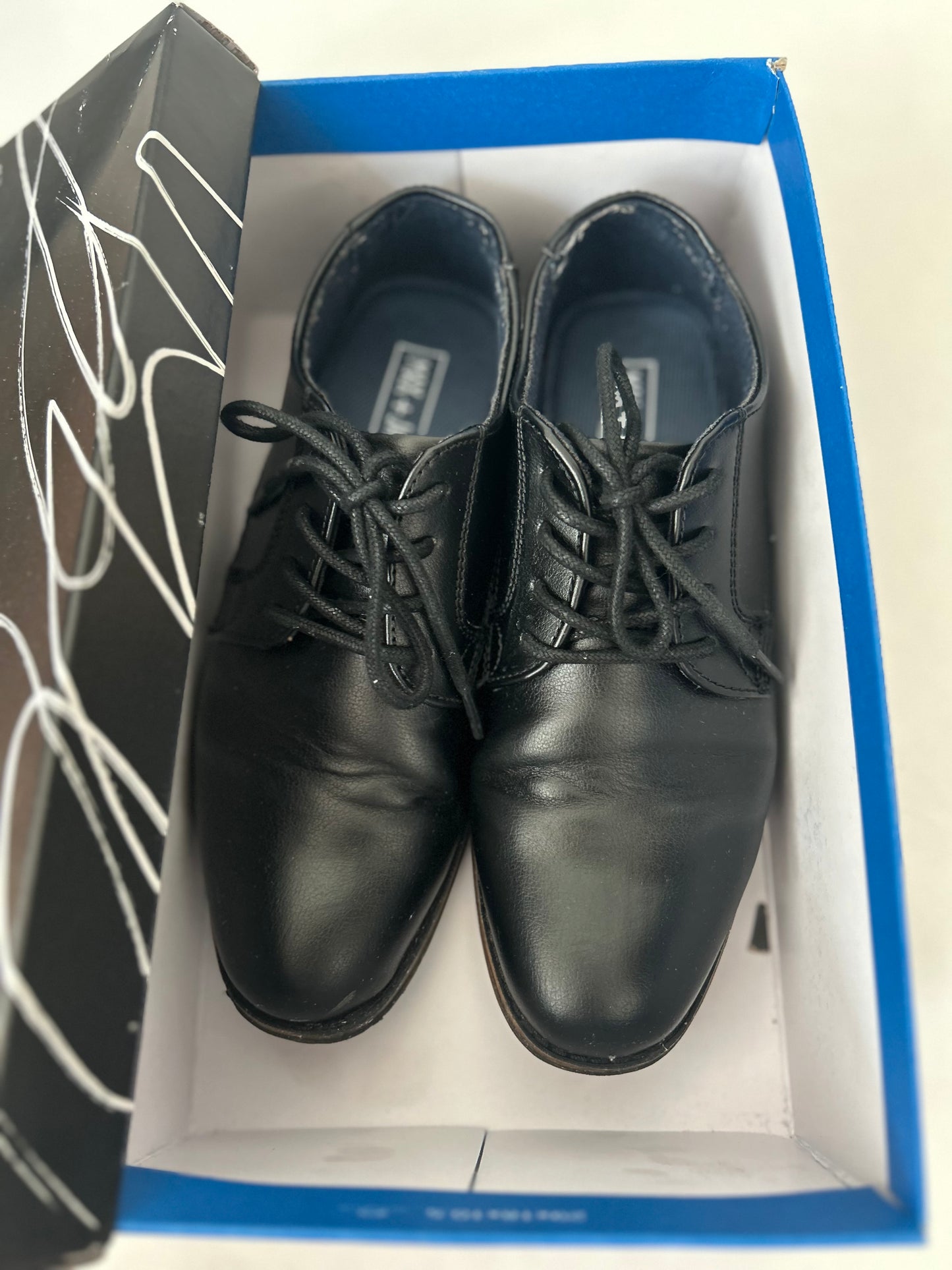 45242 Big boys size 4M black dress shoes