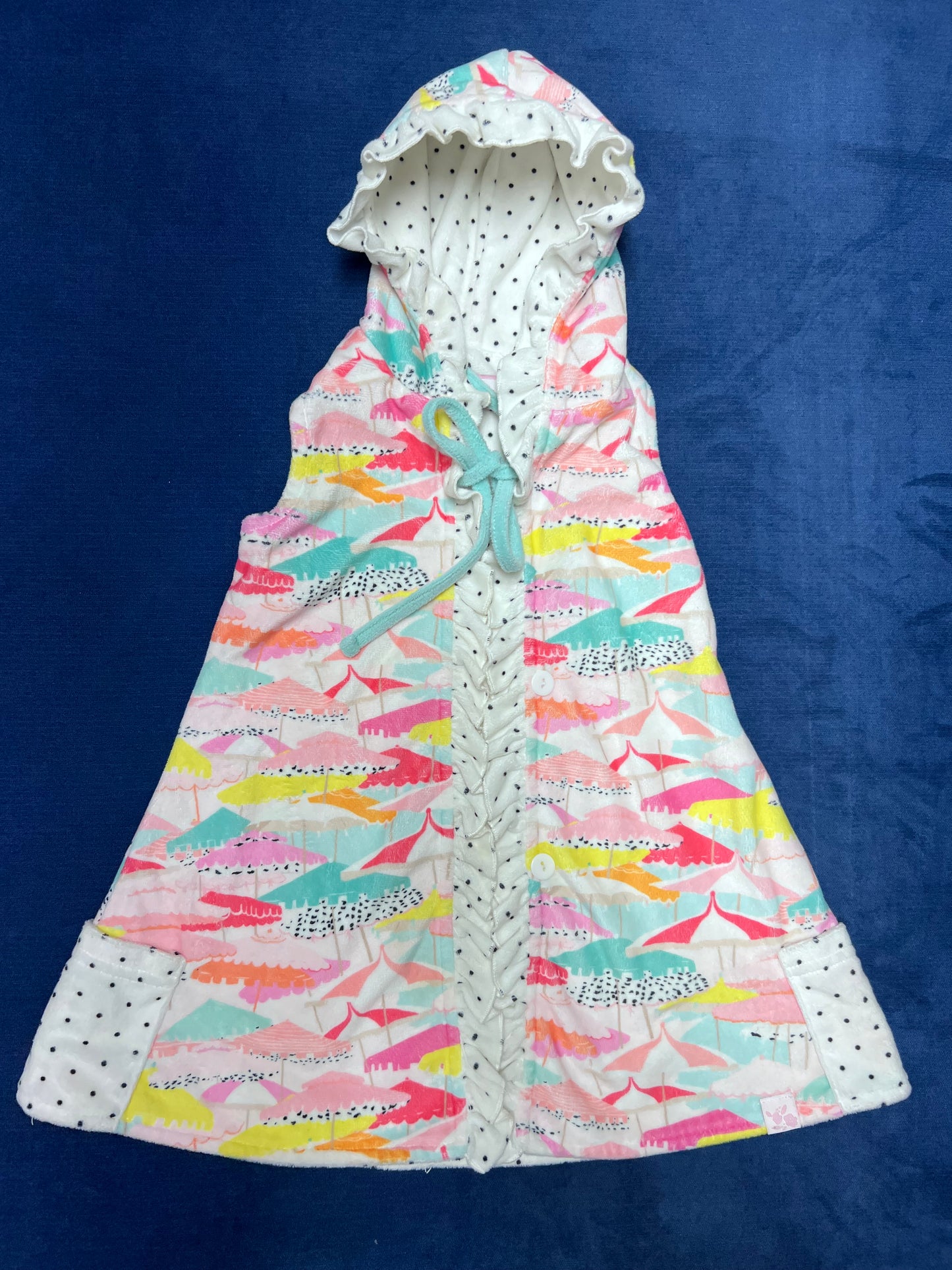 2T girls Sweethoney swim cover-up in beach umbrella pattern with polka dot lining. Super soft with hood! VGUC.