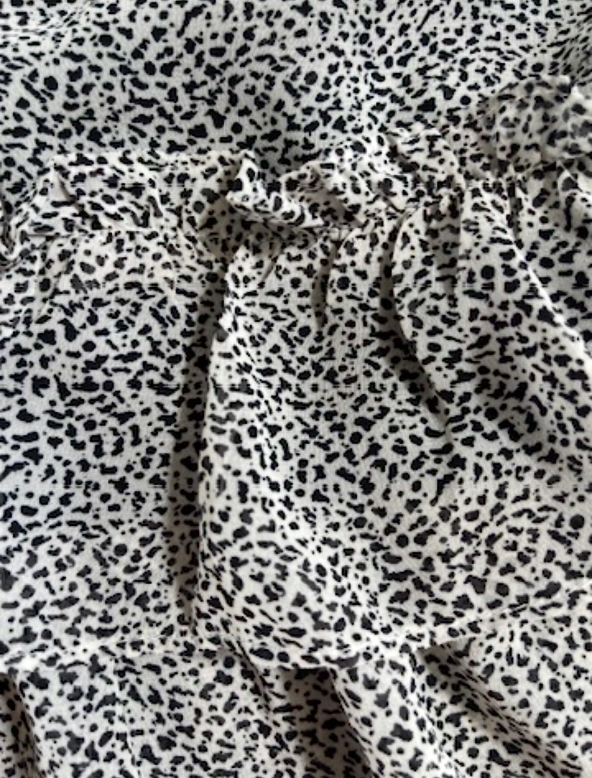 137 Junior's/ women's Skirt with elastic waist and tie detail Size small