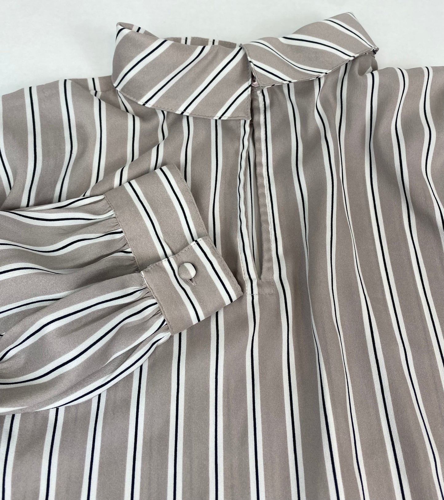 Women XS/S Ann Taylor striped long sleeve blouse-tan/black stripes with cuffs and folded collar detail