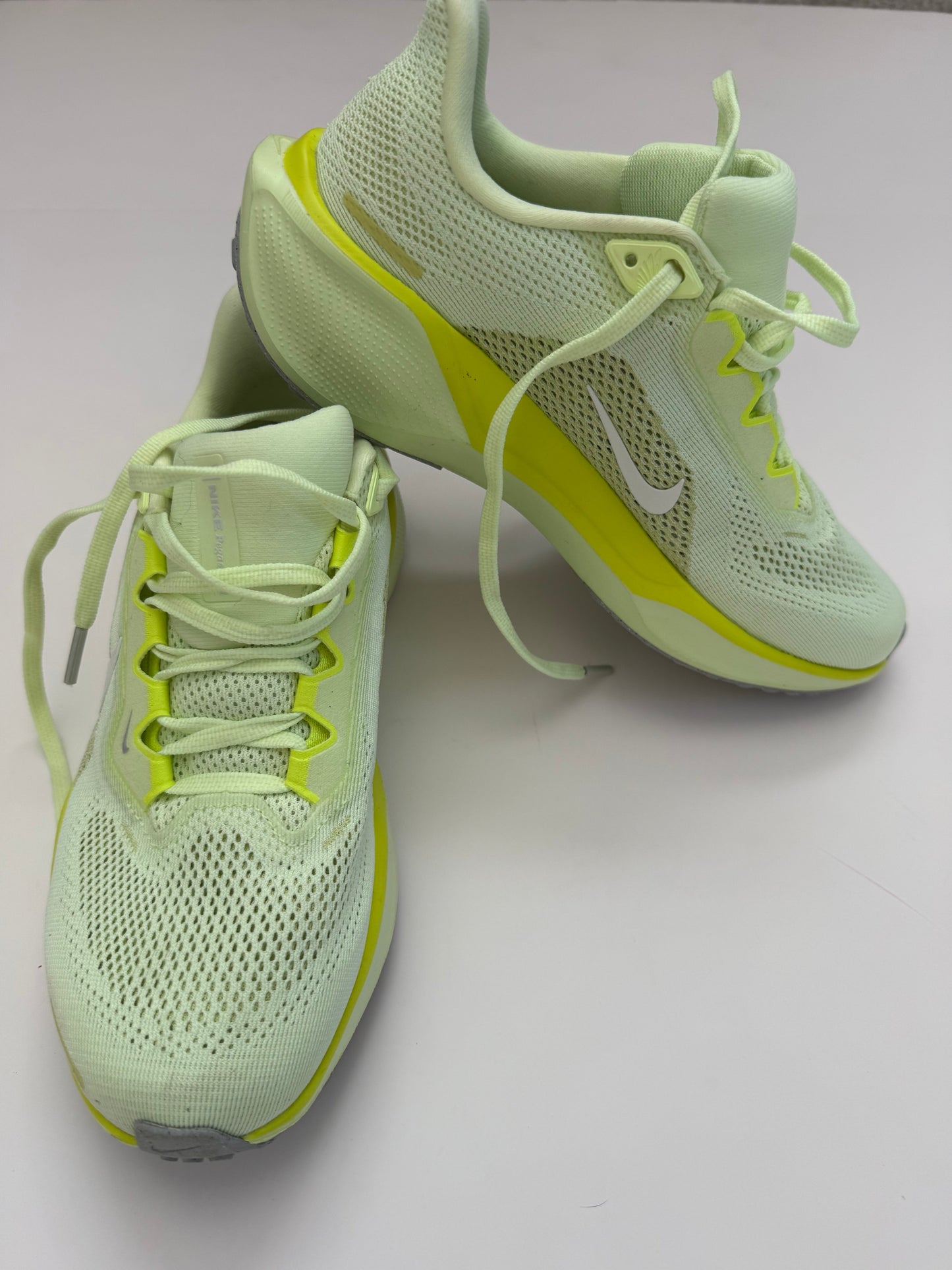 #64 Almost Brand NEW Nike Pegasus 41 Running Shoe Size 7