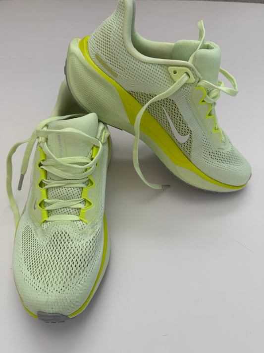 #64 Almost Brand NEW Nike Pegasus 41 Running Shoe Size 7