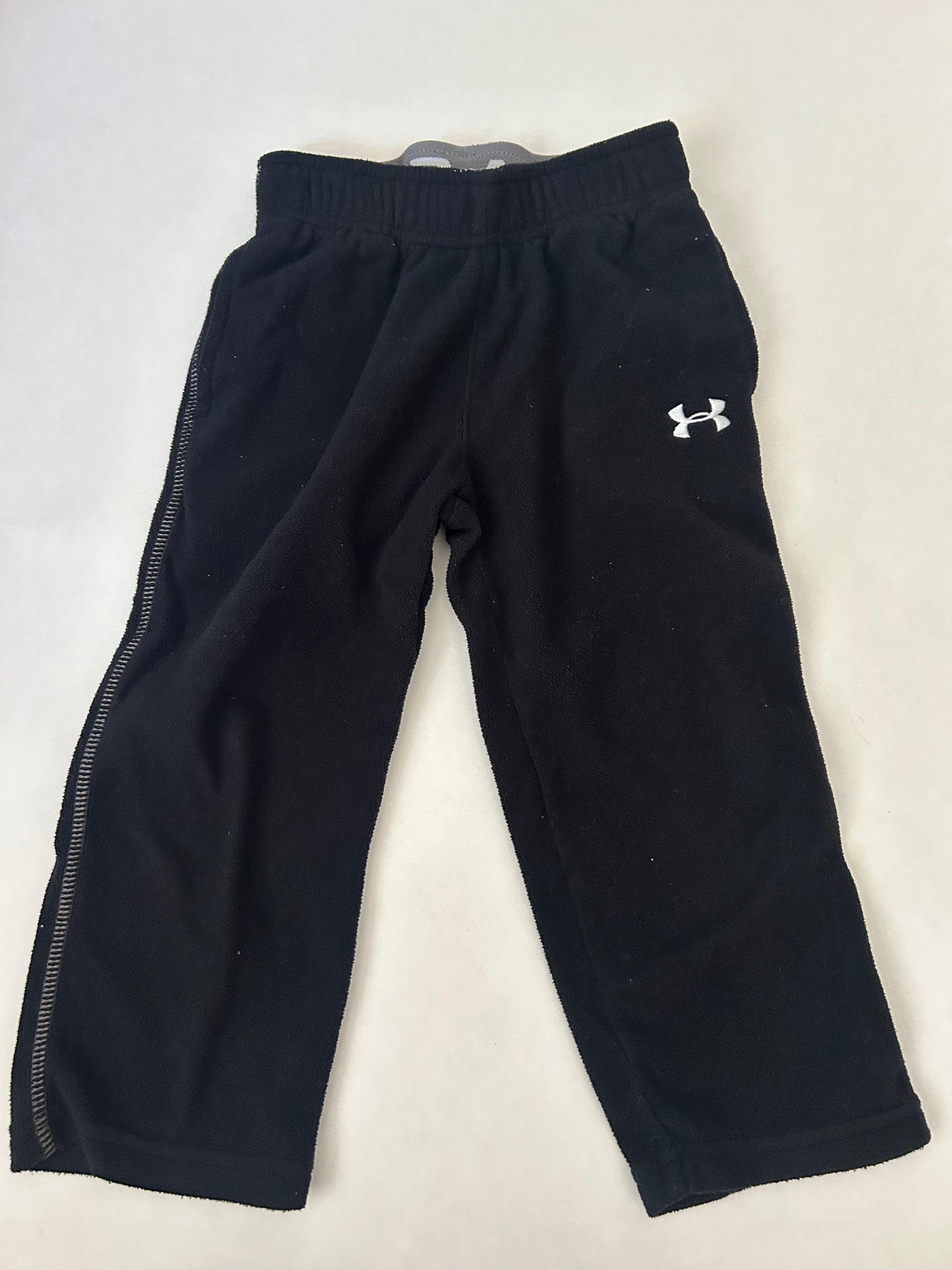 45242  Boys 2T Under Armour black fleece pants