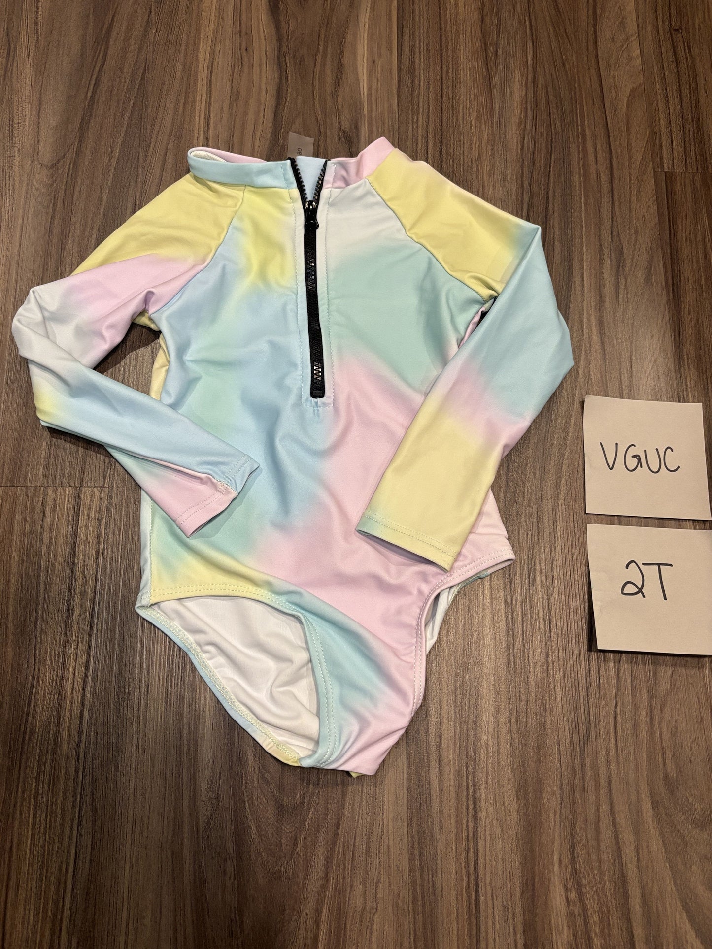 #77 - 2T - VGUC MultiColor Pastel Rashguard