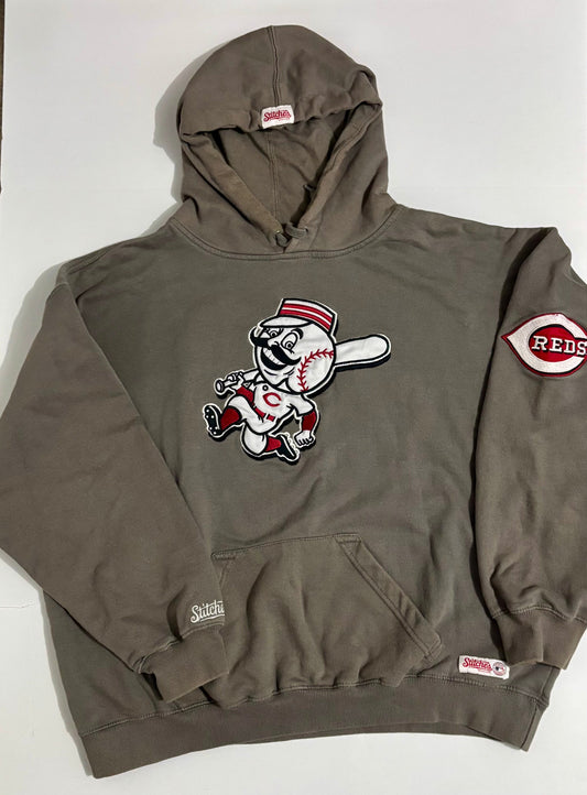 #132 - REDUCED - Stitches: Men's Cincinnati Reds Hooded Sweatshirt, XL