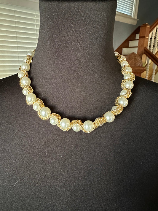 Costume Jewelry-Pearl and Gold Twist Necklace
